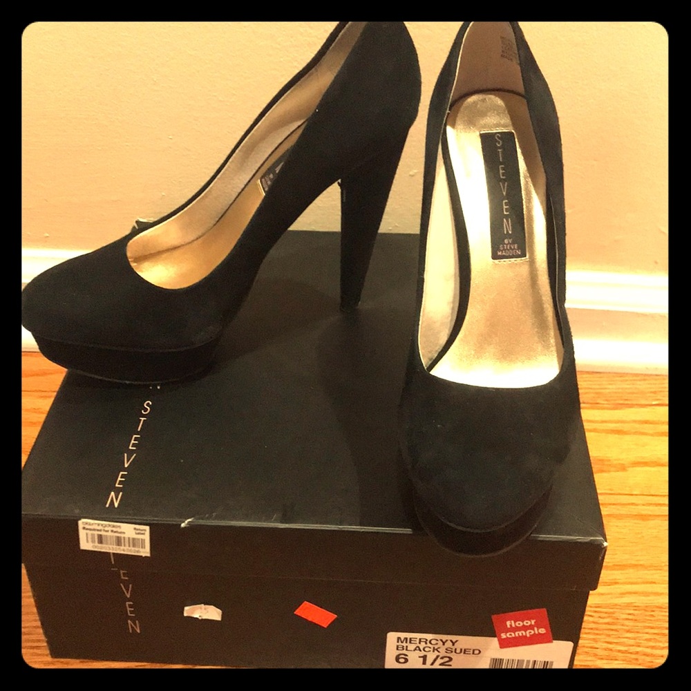 👠Sky high sexy 5in black suede platform pumps!👠